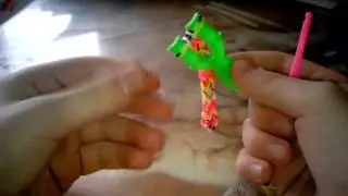 Как делать браслет из резинок рыбий хвост(рогатка)