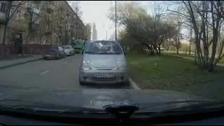 Как спасти от эвакуации автомобиль! Спустить колесо и Ваш авто не эвакуируют.