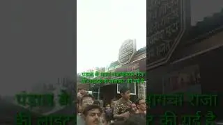 पंडाल के बाहर लालबागचा राजा  कई तरह के रंगो की लाइट्स से सजावट की गई है