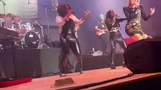 Debbie Gibson - One Step Closer (Live Chicago 2022)