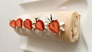 БИСКВИТНЫЙ РУЛЕТ с клубникой и с кремом чиз