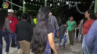 HERMOSAS BODA QUE BONITO BAILAN  ESTAS JOVENES FILMACIONES AVI