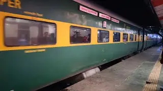 Anand Vihar Terminal - Banaras GARIB RATH Express Arriving at Bareilly jn | Indian Railways