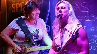Grandma Guitarist Starts to Play Led Zeppelin and Shocks The Crowd