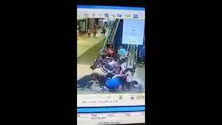 MEMBAHAYAKAN  ESCALATOR TIBA TIBA MUNDUR KEBELAKANG