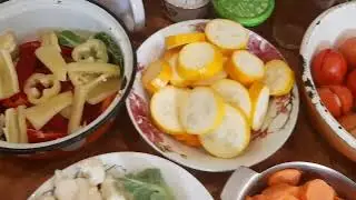 Салат-асорті: помідори, огірки, перець, кабачки....