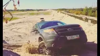 Ford Explorer 5 dirt road driving