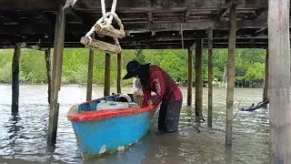 Two days of fishing for shrimp in the sea, raining and hot