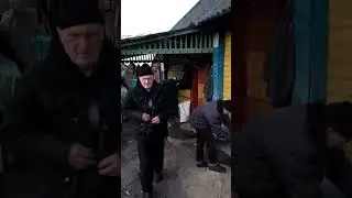 пришла зима, серёга (rohino) чинит бензопилу