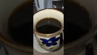 Probando el cafe colombiano.