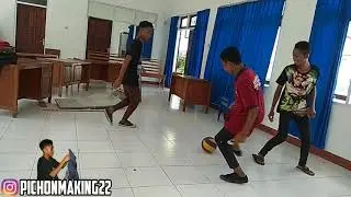 Main Bola Di Kelas😂😨