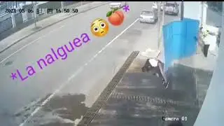 *la nalguea 😳🍑*