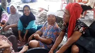 berebot jilbab panitia...