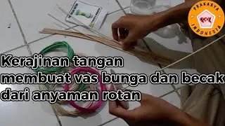 Kerajinan tangan membuat vas bunga dan becak dari anyaman rotan