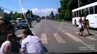 таксист сбил женщину