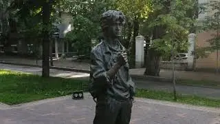 Памятник Виктору Цою в Алма-Ате