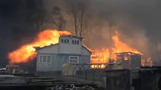 Горят дачи под ЛЭП. Братск, ж.р. Энергетик. 3 мая 2017