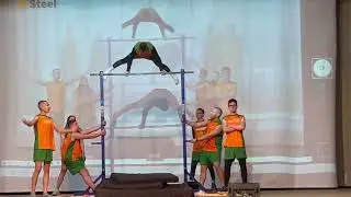 Показательное выступление команды Workout Center Ufaley на финале школьного турнира по воркауту.