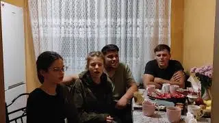 Ночь глубокая, тихо стоят сады.