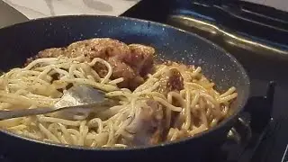 Сажусь кушать в машине 