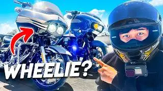 POV: dari Yamaha R1M naik Harley Road Glide...