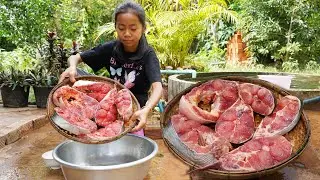 Smart girl Pich cook Tuk Kreung with unique style - Cooking with Sreypich