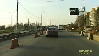 За 6 лет стажа моя первая мото-авария из-за тупизма водителя.
