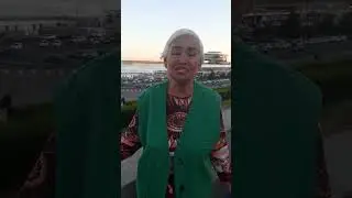 Люблю я на Волгу смотреть.