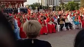 выступление оркестра и музыкантов
