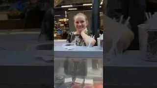 Скидка для красавицы на рынке