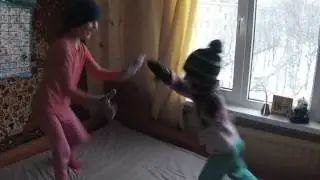 Драки в шапках и варежках. Анюта и Даник