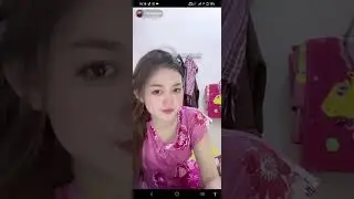 live tiktok cewek cantik daster warna pink kembang ga pkek bra bikin ke wc 💦 