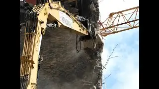 Снос дымовой трубы, Caterpillar 390D UHD