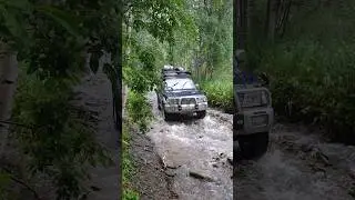 Ограничение скорости 60 по реке в горах ))))