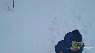 Едем с Давидом в детский сад по заснеженый зимних дорожках.