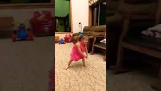 AMAZING 3 YEAR OLD GIRL’S REACTION ON NO MORE DIAPERS