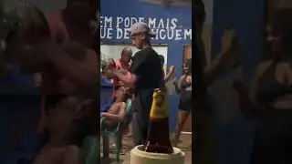 a vibe caótica desse bar 🤌🏼