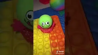 🤪POP IT FIDGET TOYS FUNNY VIDEOS 😉#shorts