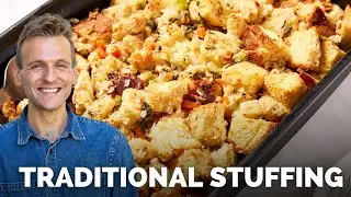 Traditional Stuffing | A perfect and easy side dish for Thanksgiving!