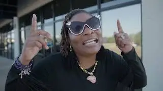 Big boogie Shows his Fans in Senatobia Ms some love at Hot Wangz Inc