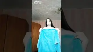 Показала сиськи