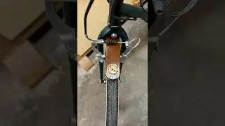 Quel tocco di classe e cambia musica. #bicicletta #bicycle #legno #legnochepassione #woodworking