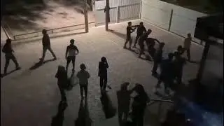Массовая драка возле общежития колледжа попала на видео в Уральске| Видео Nur.kz