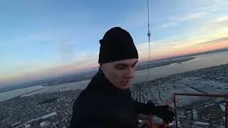 Залезли на радиовышку, высотой 200м.