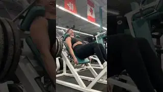 Internal dialogue doing heavy hack squats 🫠 #omg #hacksquat #strengthtraining #strongwomen