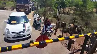 adri road railway station departure, Rajkot - Veraval passanger train 🚂🚃🚃 अच्छा खासा ट्रैक साउंड है👍
