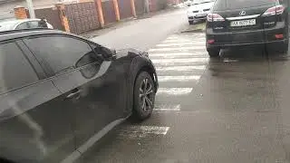 їй треба