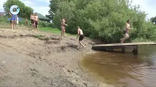 Матросы спасатели дежурят на берегах реки Омь