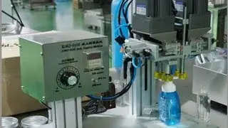 semi automatic tabletop screw capping machine benchtop capper for pump caps Verschließmaschinen