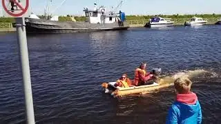 Ванна с лодочным мотором